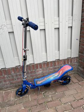 Space scooter blauw