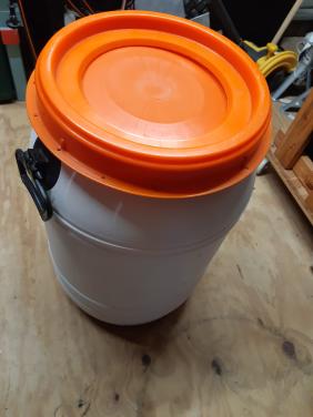 € 5.-  Voorraad vat 63 cm Hoog/ 40 cm Breed