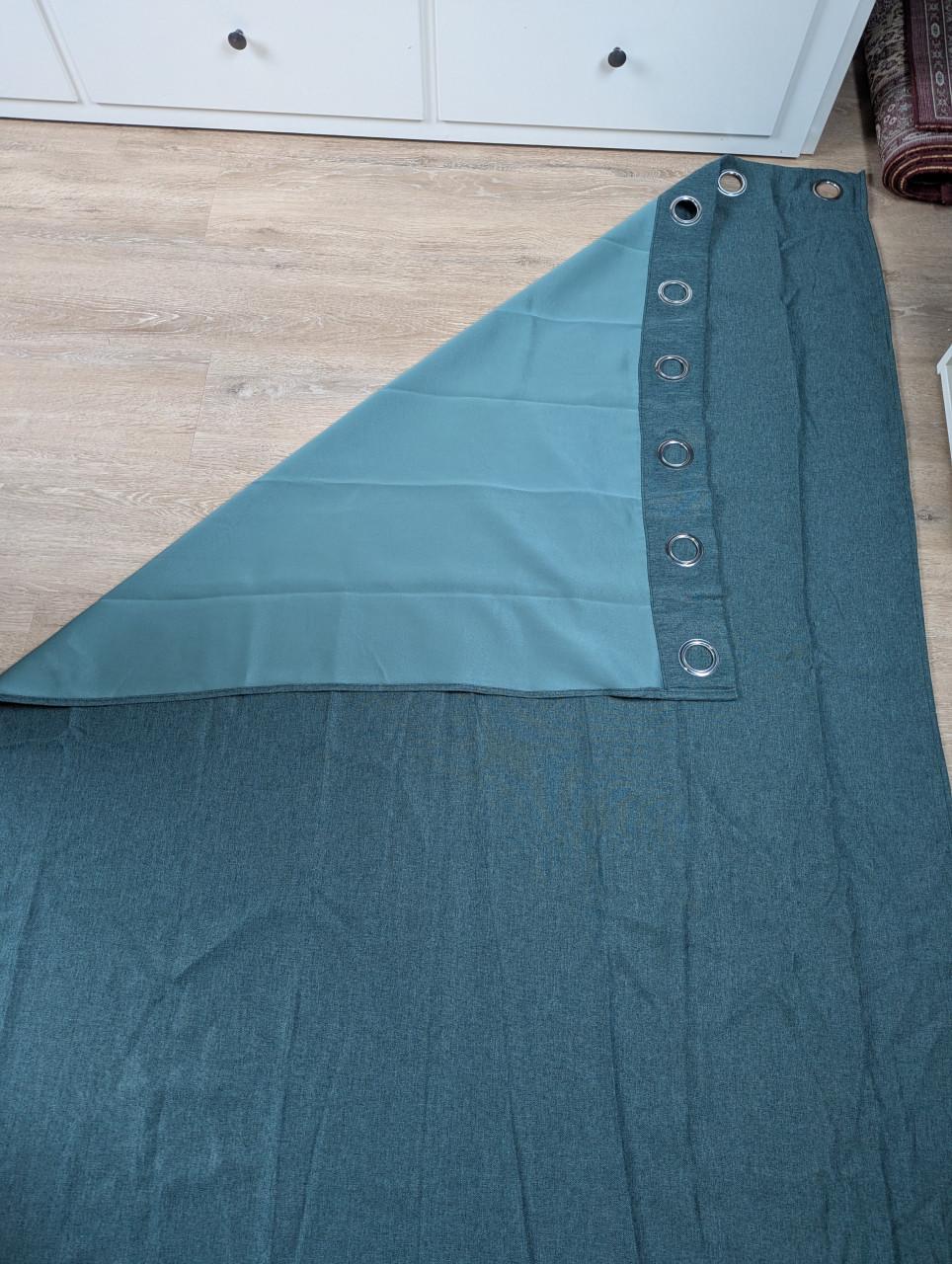 2 donkergroene verduisterende gordijnen - 410cm breed