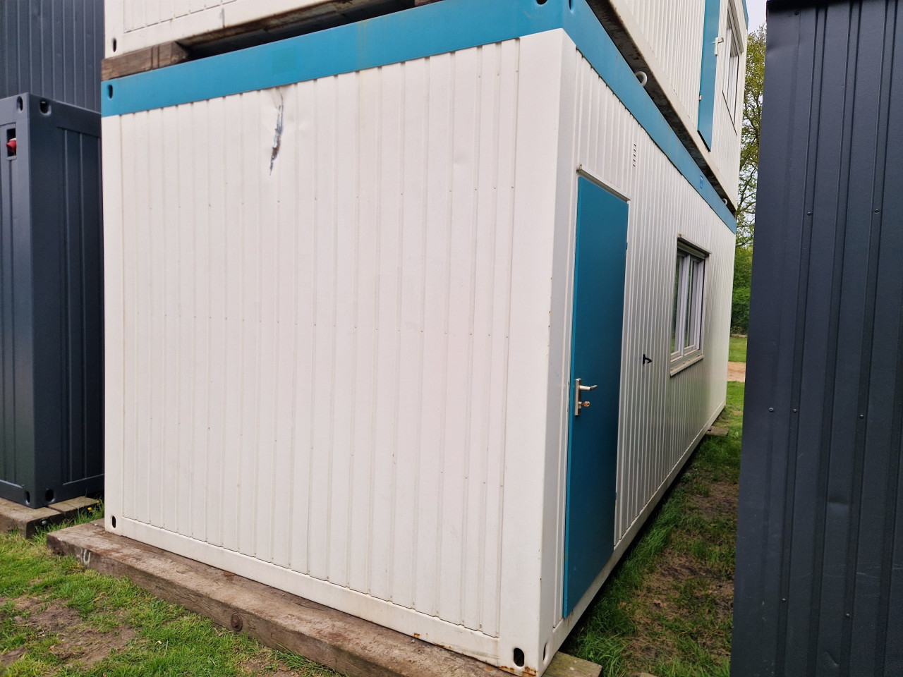 8x3m kantoorunits / woonunit / uitvoerderskeet / bouwkeet