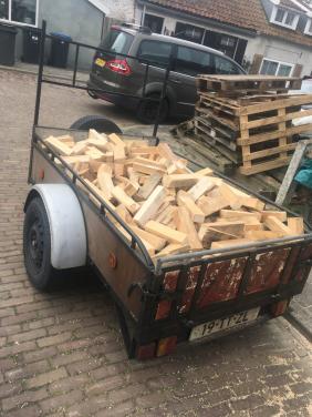 Haardhout mix voornamelijk balkhout 1 losgestorte kuub mix beuk berk en vur