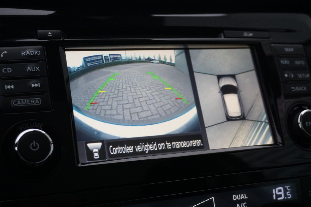 Nissan Qashqai 1.2 n-connecta climate / navi / camera / glazen dak / parkee