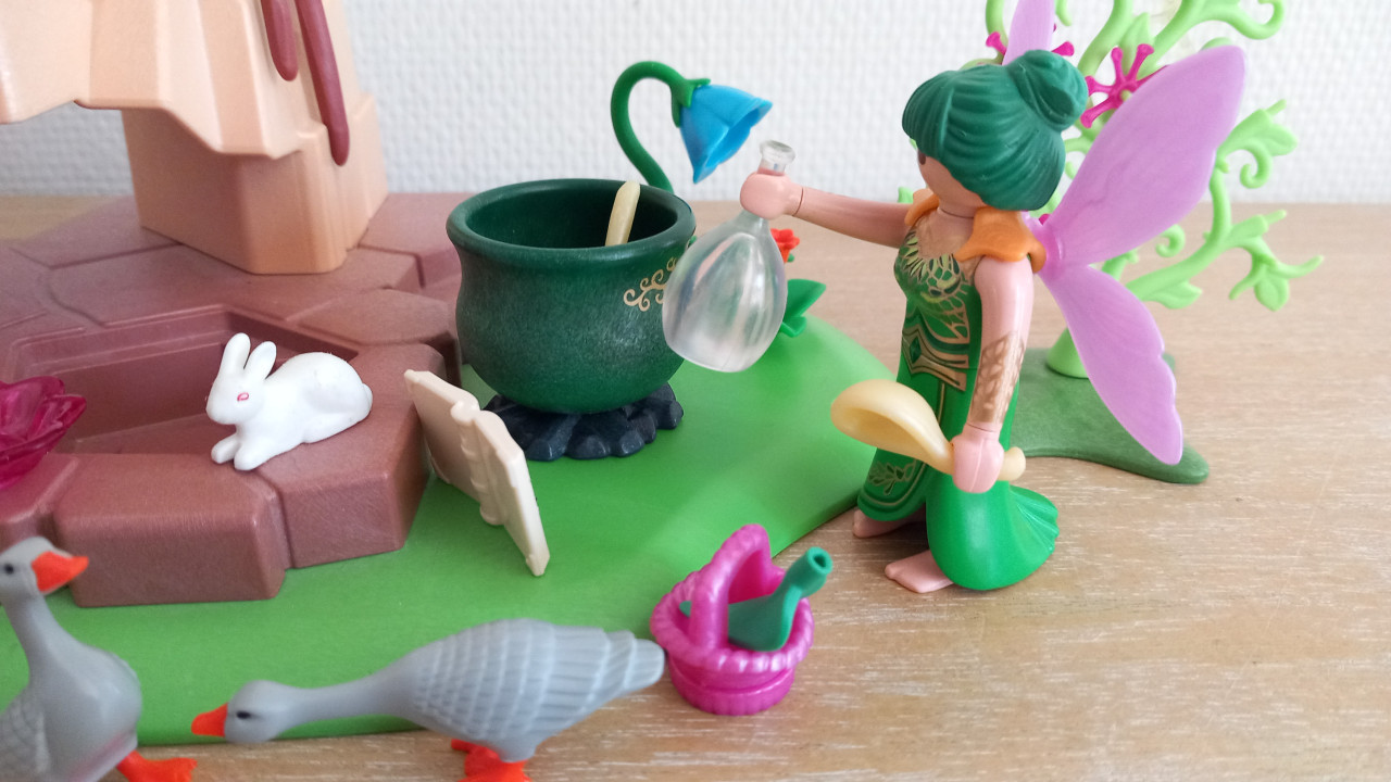 Playmobil heks bij kookpot met allerlei dieren setnr 5447