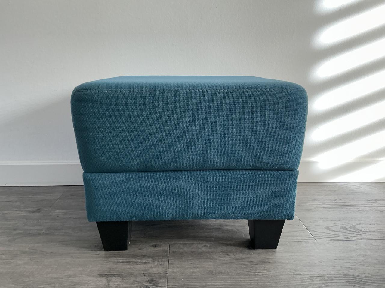 2 mooie poefjes / voetenbankjes