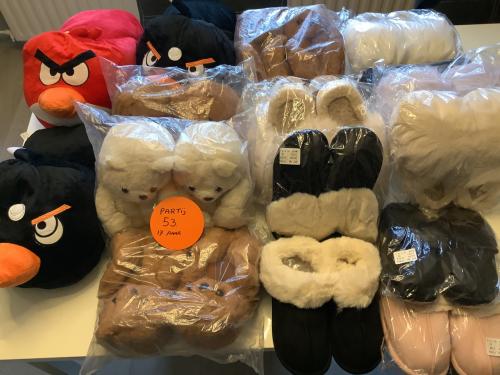 Partij luxe sloffen en voetverwarmers van Angry bird.  ( partij 53)