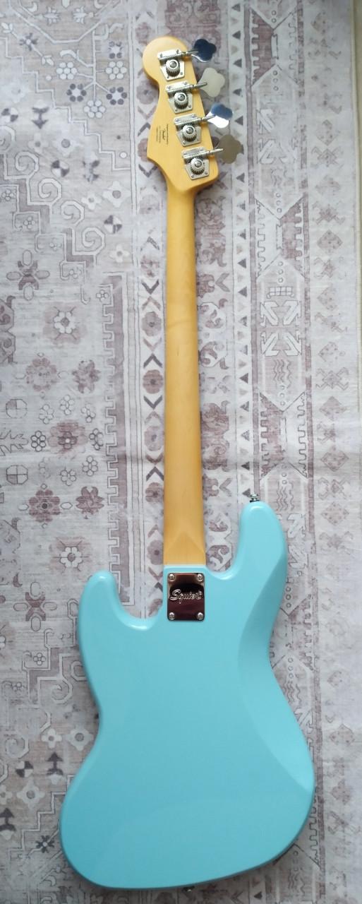 Squier Classic Vibe Jazz Bass Daphne Blue z.g.a.n. 300 euro.