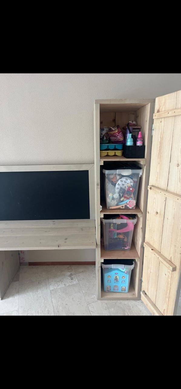 Steigerhouten bureau/speeltafel met opbergkast
