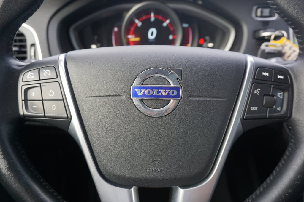 Volvo V40 2.0 d2 ocean race business airco / navi / camera / leder / cruise