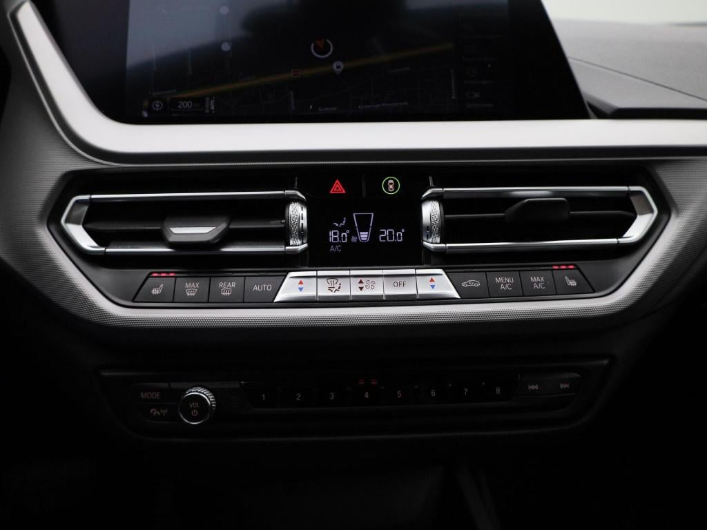 BMW 1 Serie 116i business edition | digitaal dashboard | keyless | stoelver