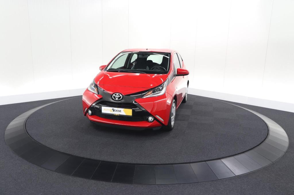 Toyota Aygo 1.0 vvt-i x-play | camera | airconditioning | allseasonbanden