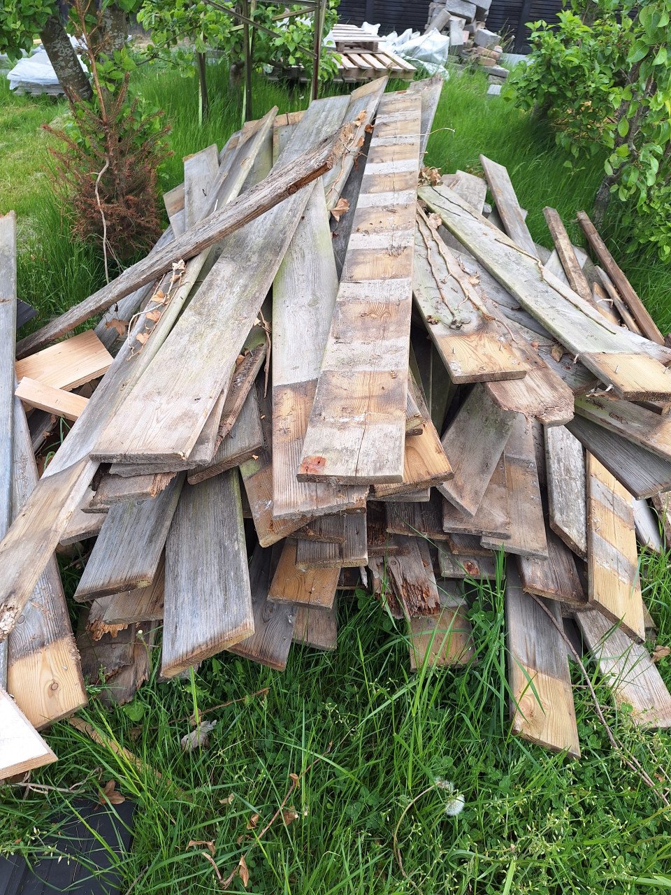 Gratis af te halen geïmpregneerd tuin planken