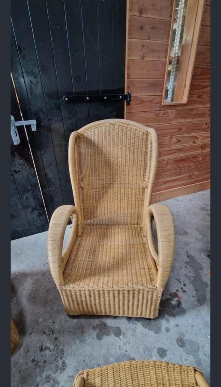 2 Rotan tuinstoelen met 2 hockers