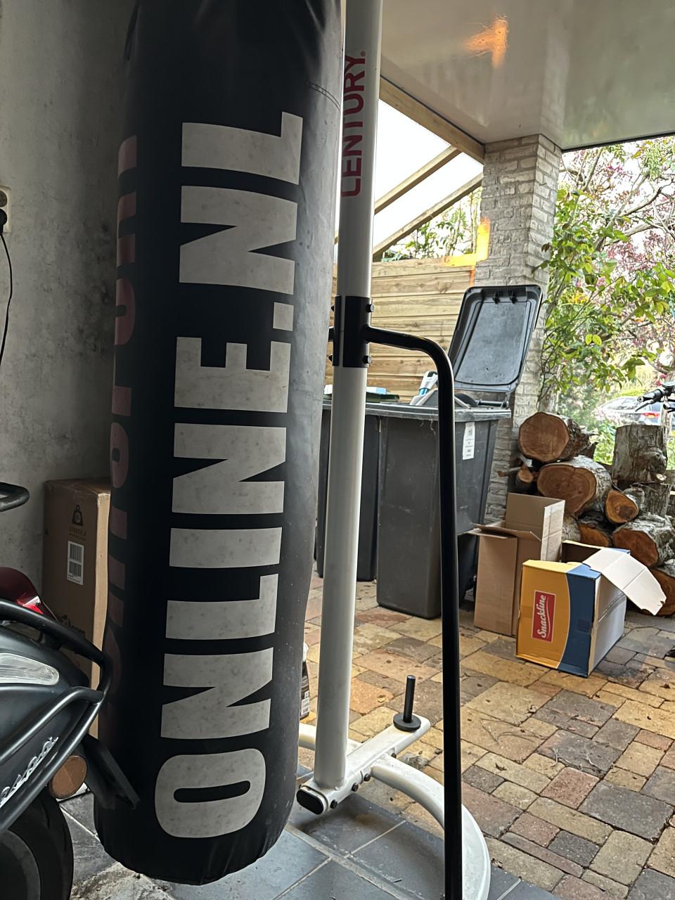 Century bokszak met standaard