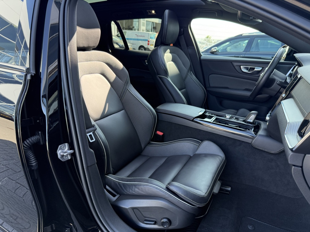 Volvo V60 v60 t6 340pk r-design| panodak| adap.cruise| 360camera| hud| key