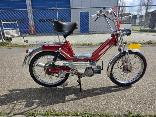 Prachtige Puch Maxi s te koop ... kompleet  gerestaureerd.