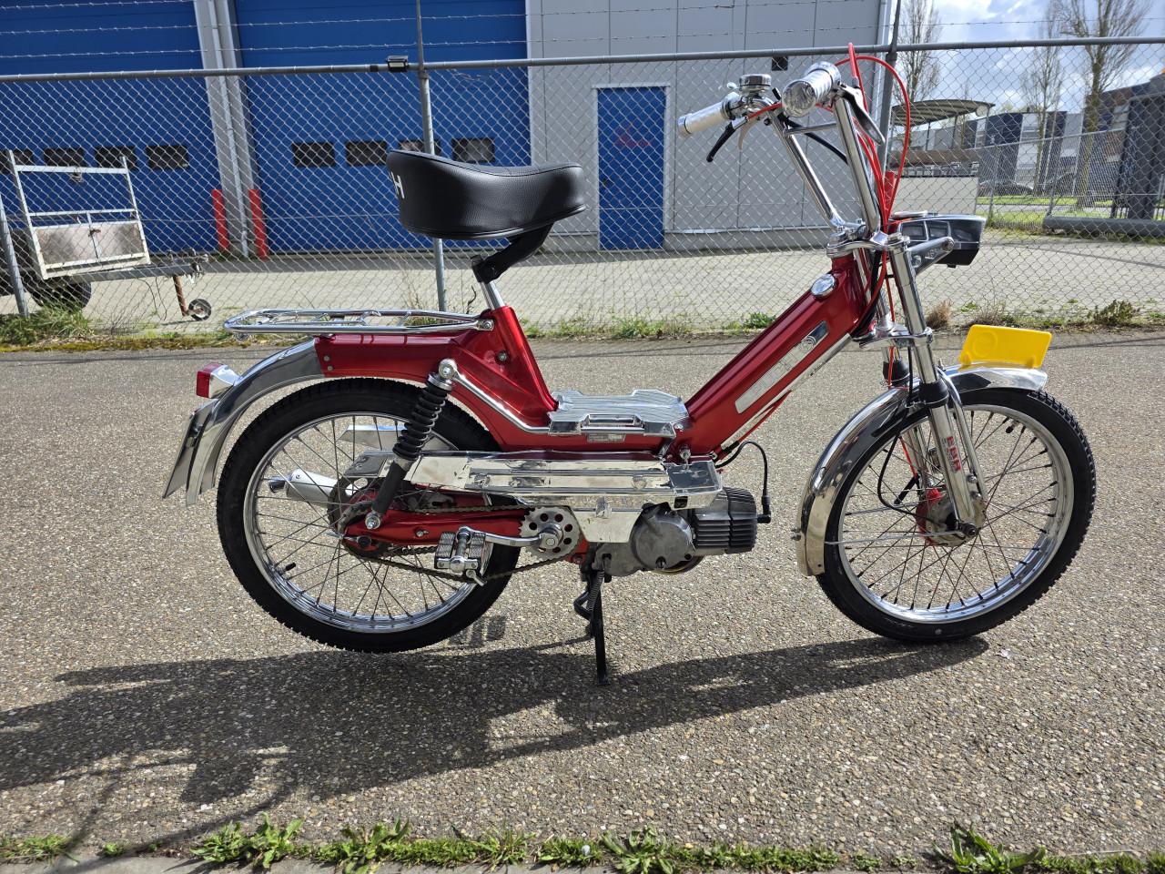 Prachtige Puch Maxi s te koop ... kompleet  gerestaureerd.