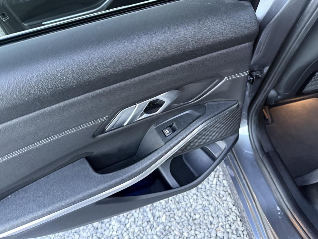 BMW 3-serie touring 330i automaat x-drive high executive