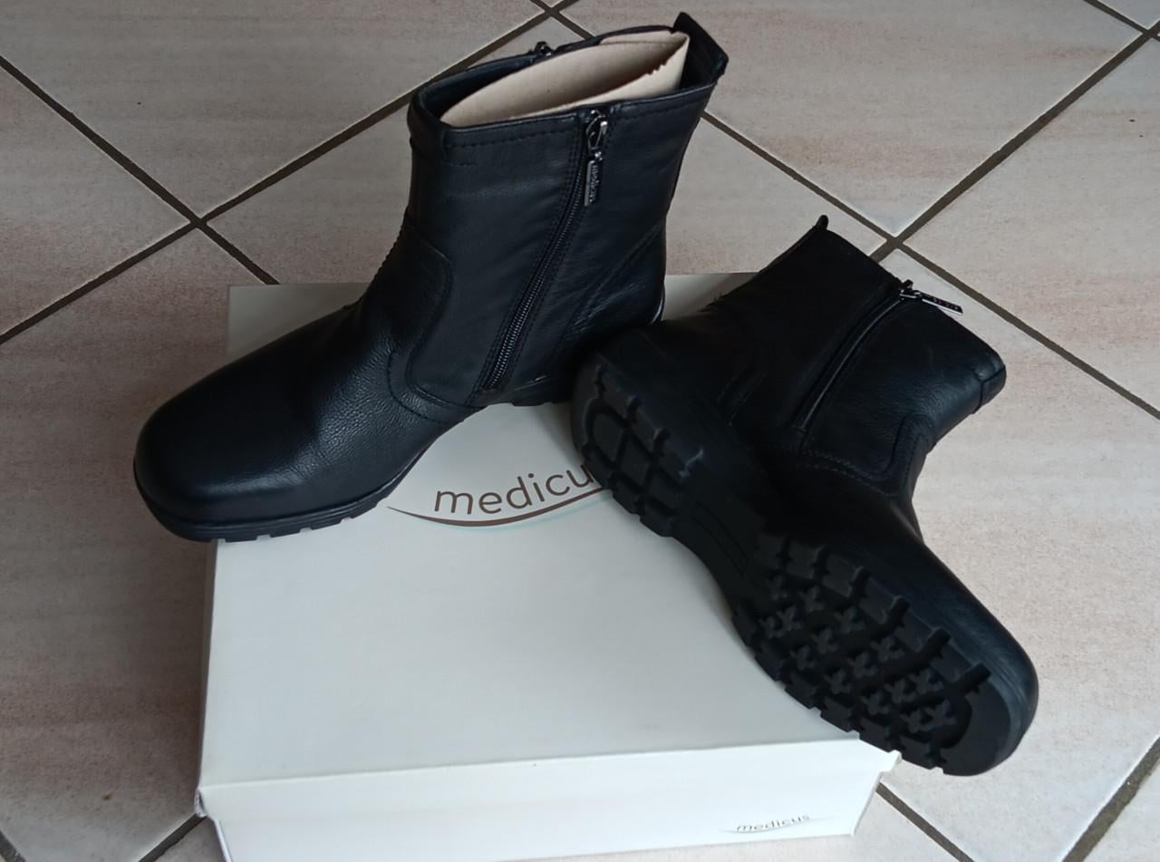 NIEUWE GEVOERDE DAMESLAARS