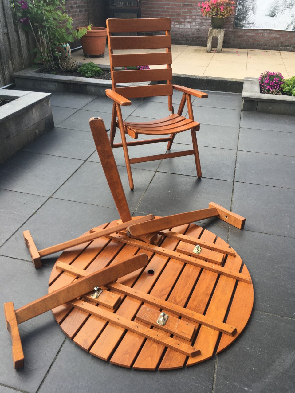 Terras tafel en stoelen