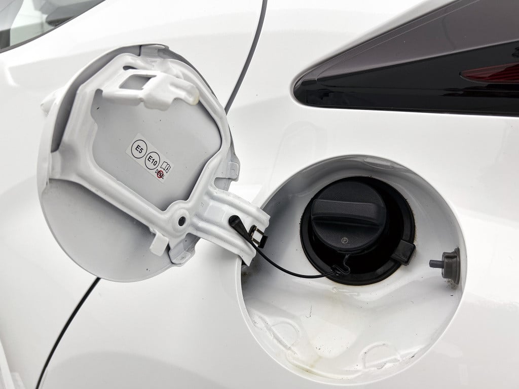 Mazda 2 Hybrid 1.5 centre-line
