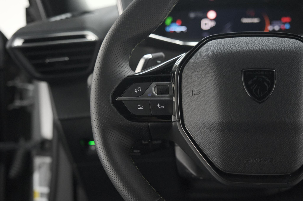 Peugeot 2008 puretech 130 eat8 gt | 360 camera | stoelmassage | adaptieve c