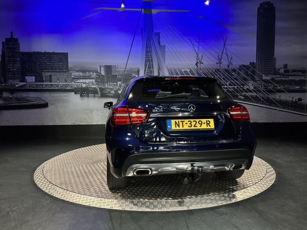 Mercedes-Benz Gla-klasse 180 business solution amg *camera*trekhaak*