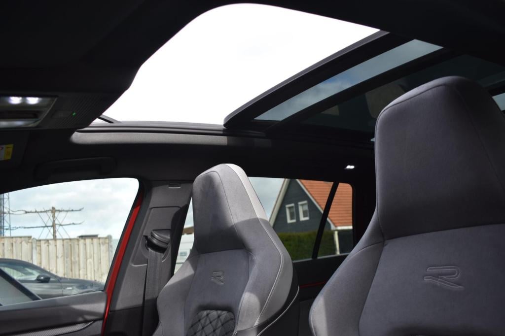 Volkswagen Golf variant 1.5 etsi r-line | maxton | iq-light | panoramadak |