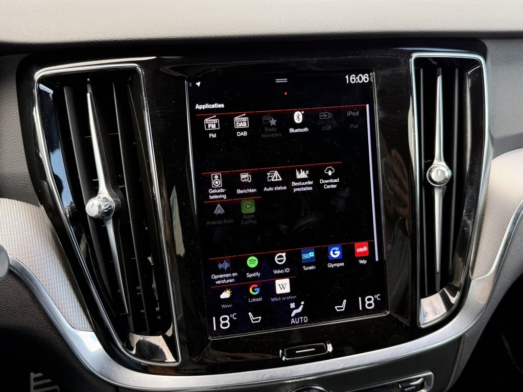 Volvo V60 t6 340pk recharge r-design| adap.cruise| trekhaak| camera| h&k s