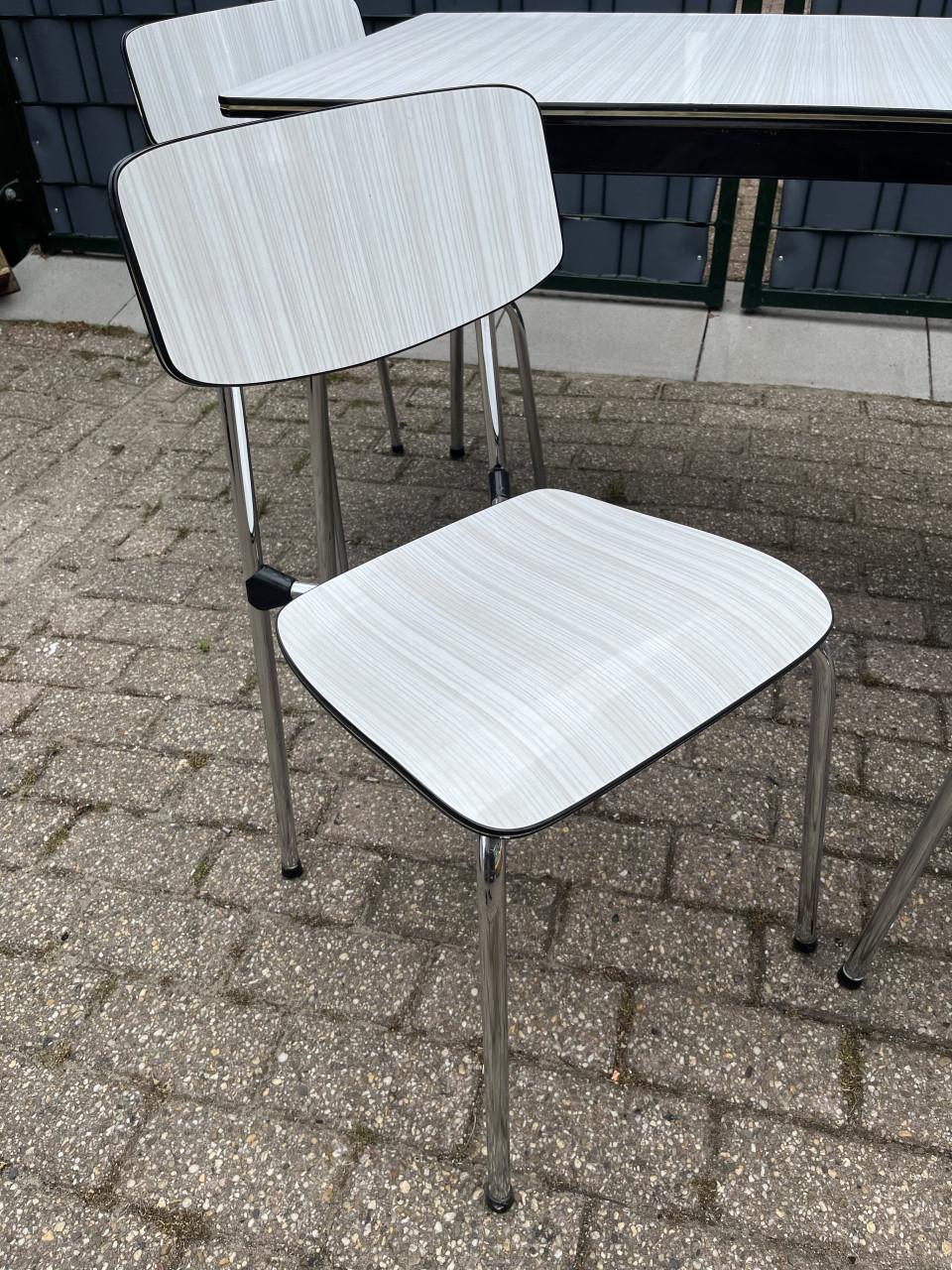 Tafel met 4 stoelen Formica en chromen poten, jaren 60
