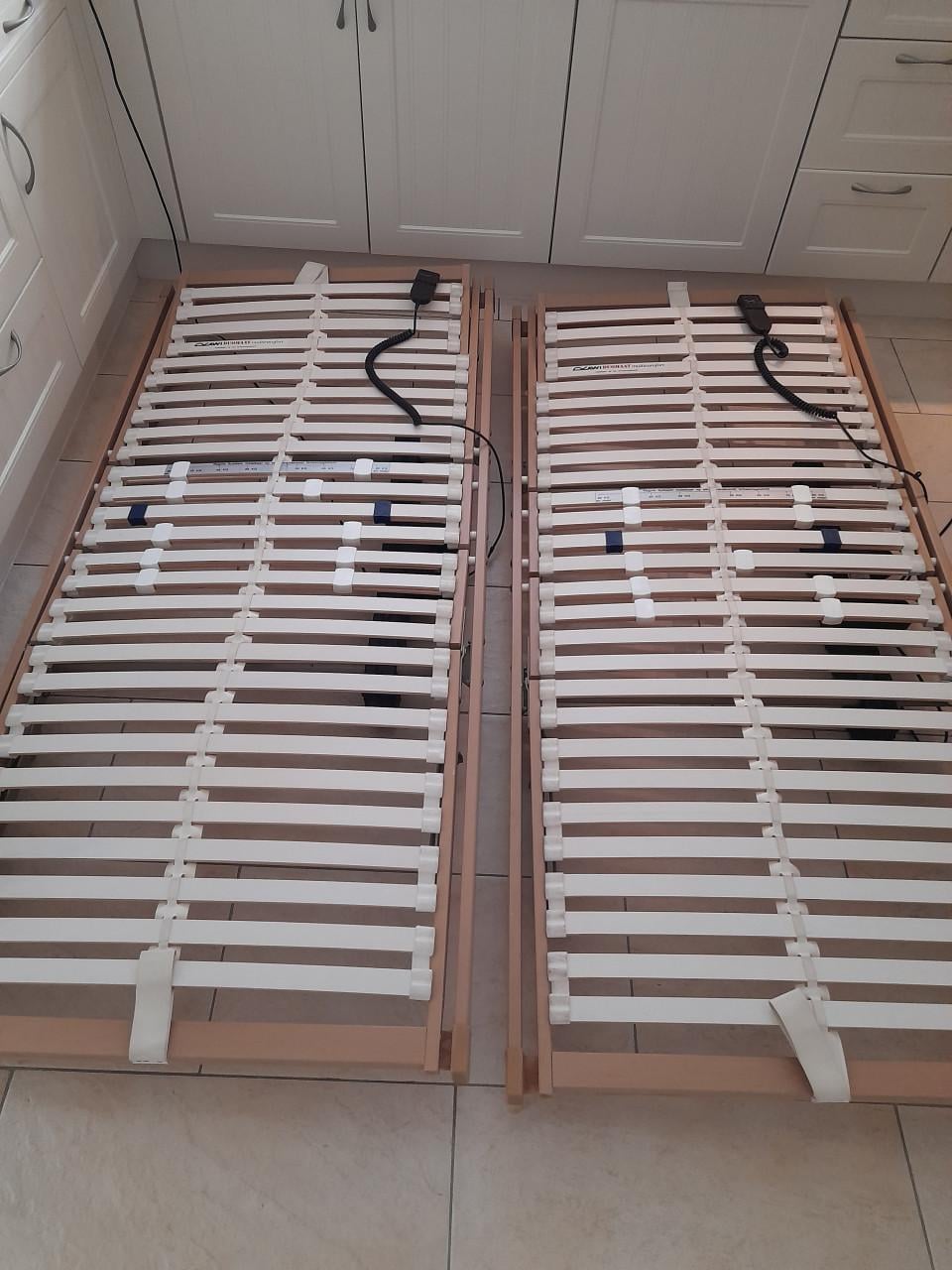Elektrisch verstelbare lattenbodems ( in goede staat ) 2 x 90 x 200