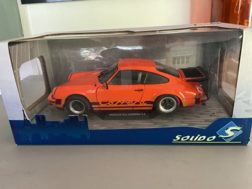 Porsche Carrera 3.2 ( Solido 1:18 )