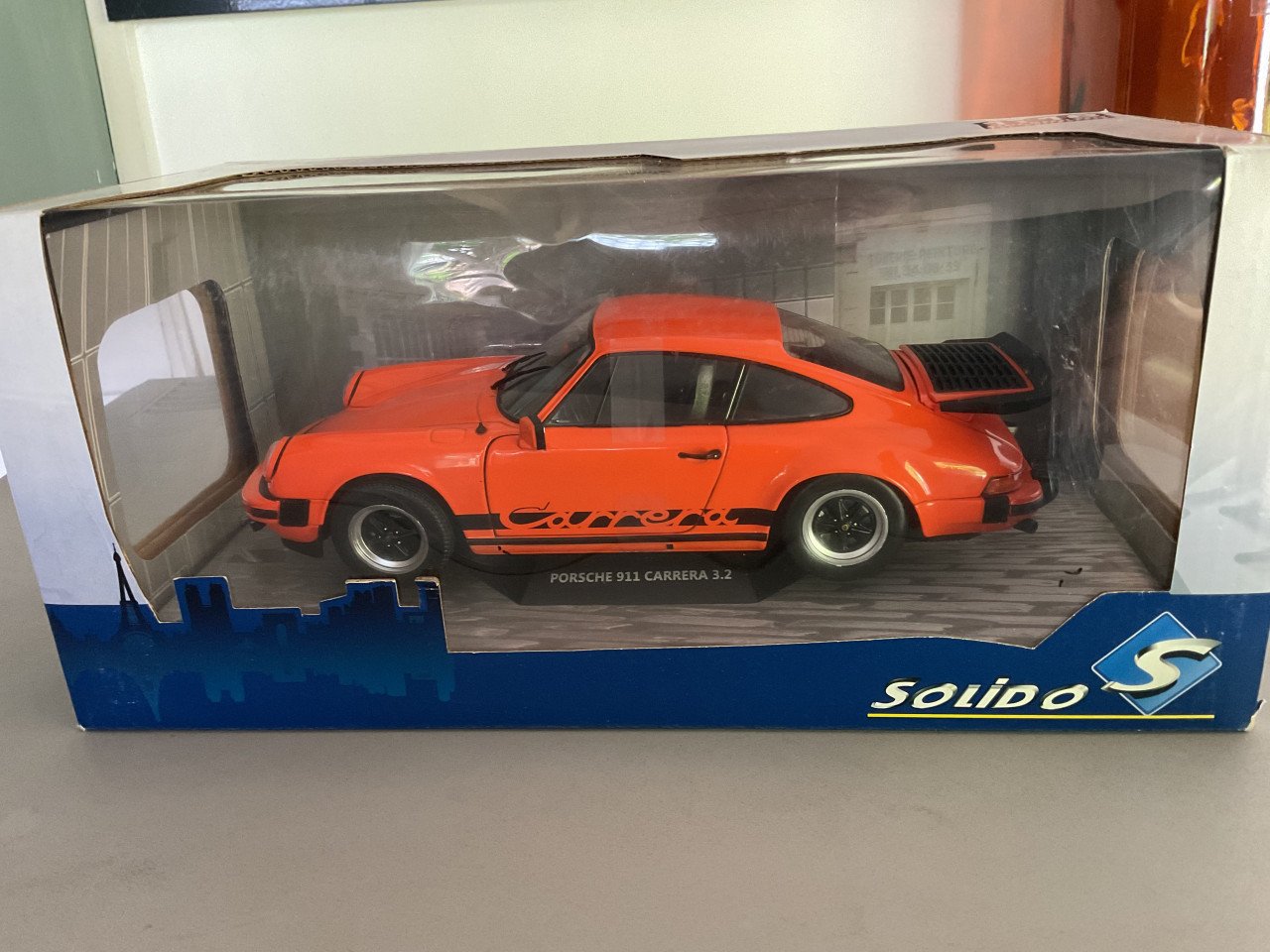 Porsche Carrera 3.2 ( Solido 1:18 )