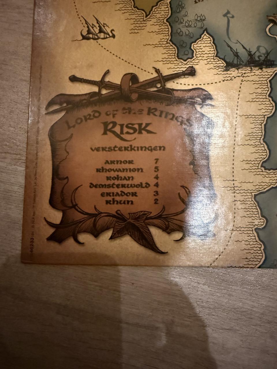 RISK Lord of the rings De strijd om de macht over Midden-Aarde  2-4 spelers