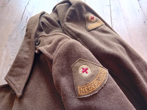 Compleet uniform Nederlands Vrouwenkorps (Ned Indie ca. 1947)