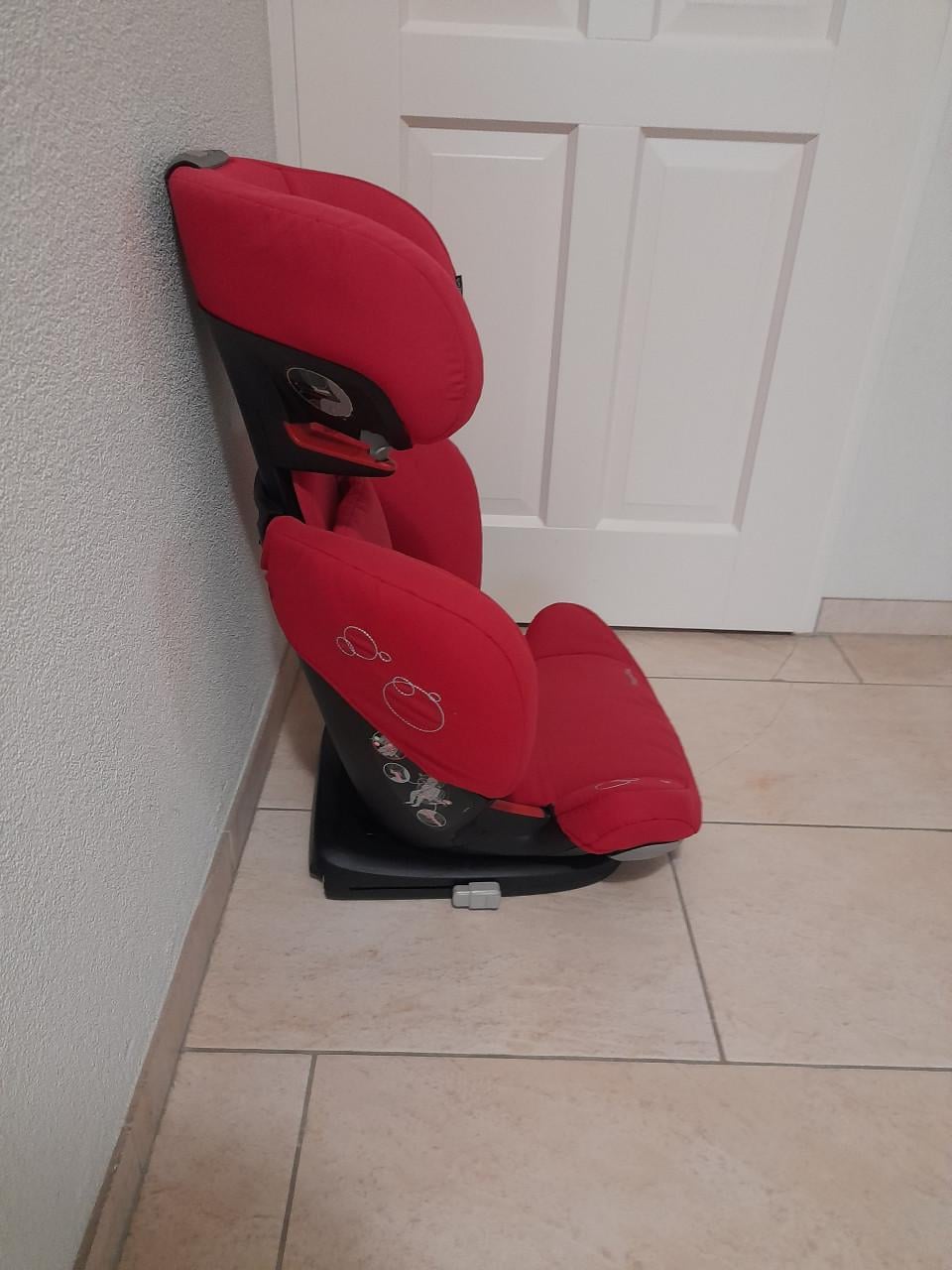 Rode Maxi cosi  ferofix  Autostoel  met isofix  15 / 36 kg (z.g.a.n.)