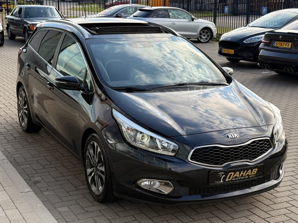 Kia Cee'd sportswagon 1.6 gdi businessline | pano | leder | stoel/stuur ver