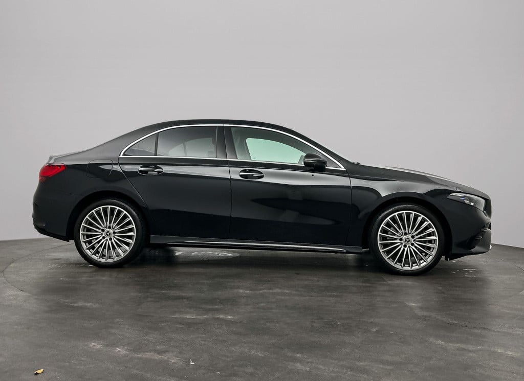 Mercedes-Benz A-Klasse 250 e amg line | automaat | lage km stand! | apple c