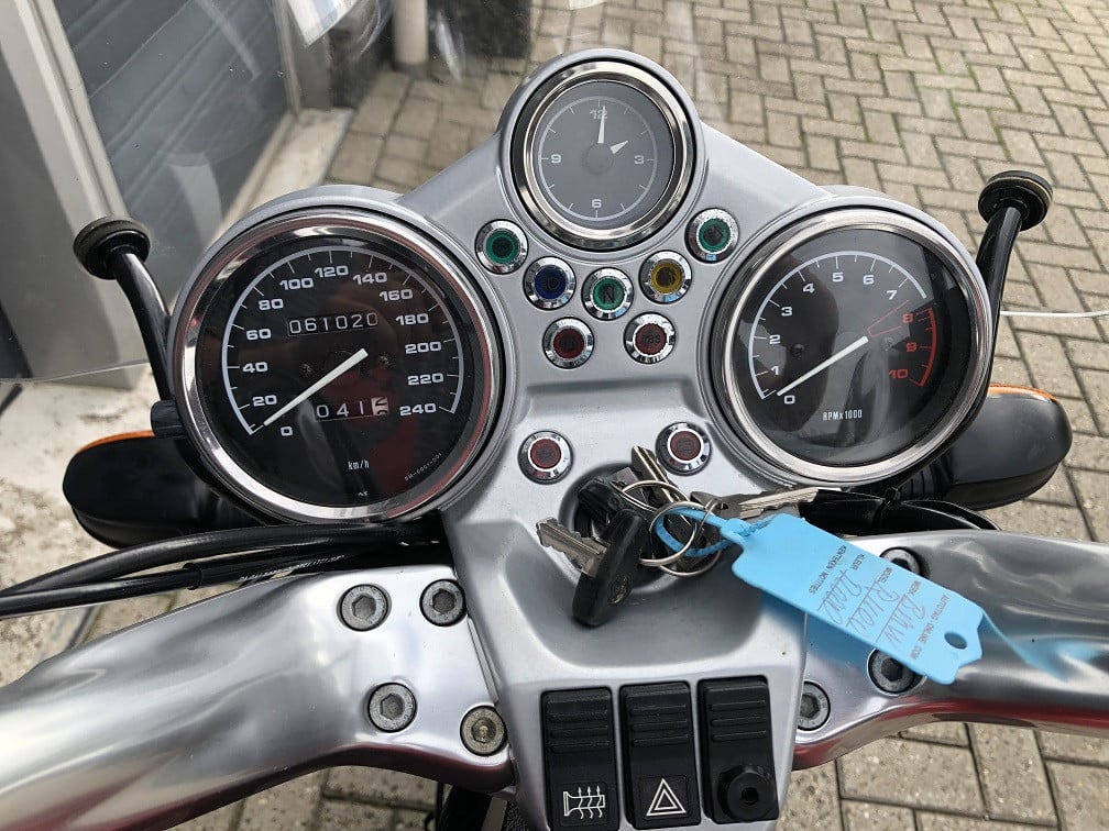 BMW R1100R, nieuwstaat met 60dkm, koffers, onderhoud net uitgevoerd €2350,-