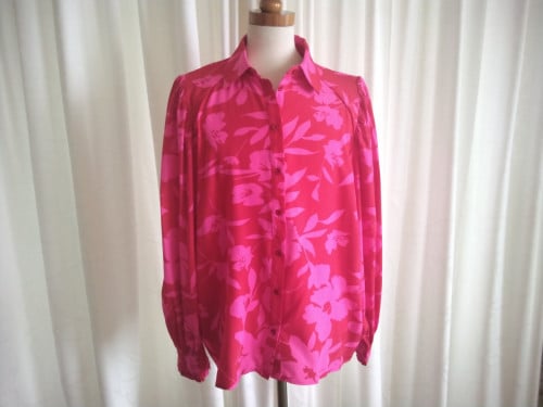 Vrolijke roze/rode bloes