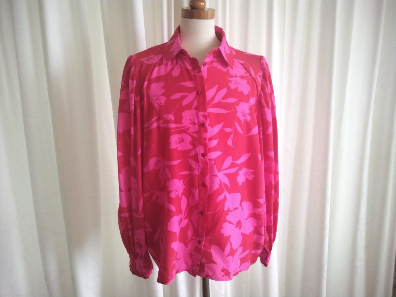 Vrolijke roze/rode bloes