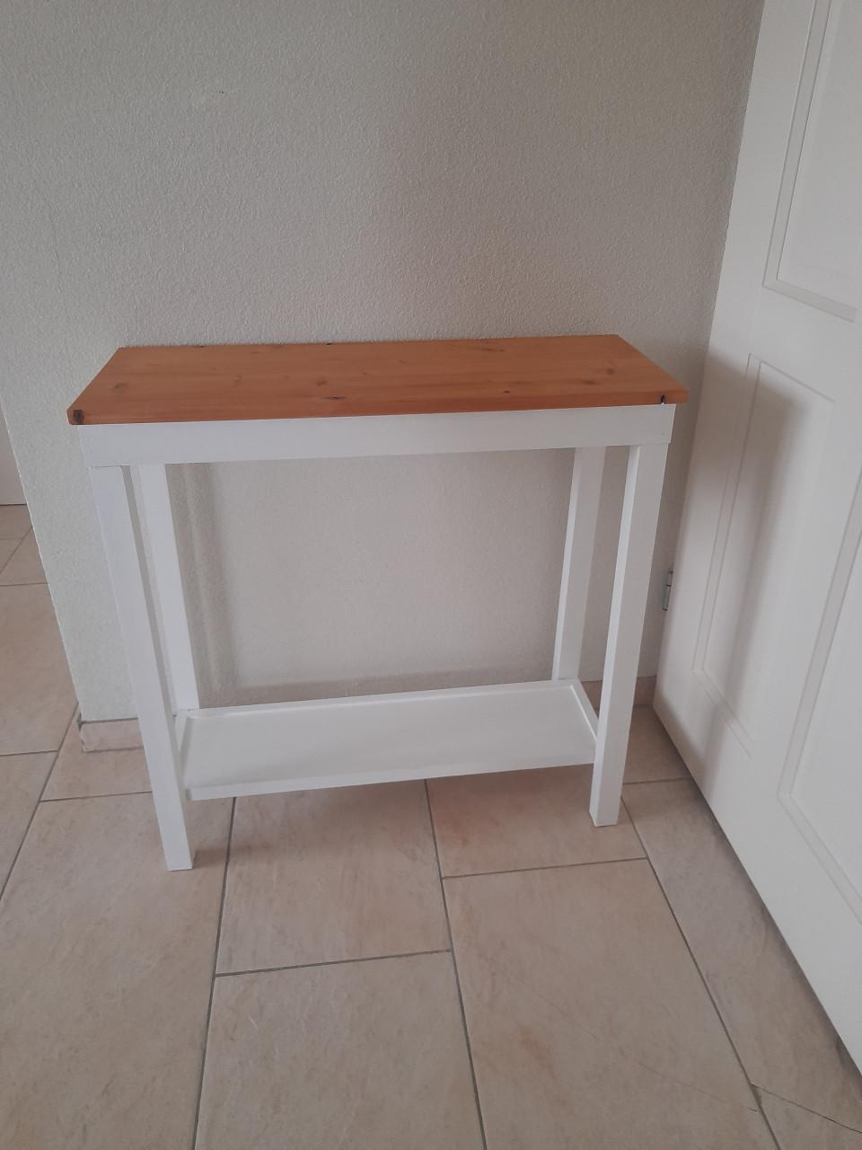 Side Table  30 x 75 x 75H ( in goede staat )