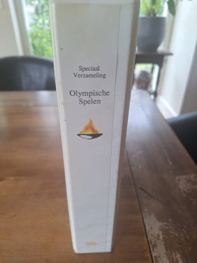UNIEK INFORMATIE + POSTZEGEL BOEK OVER DE OLYMPISCHE SPELEN TOT 1996
