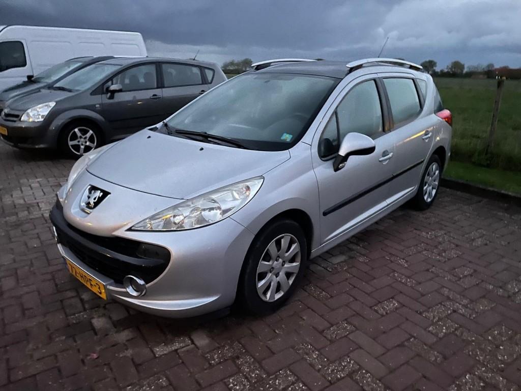 Peugeot 207 1.4 vti xs