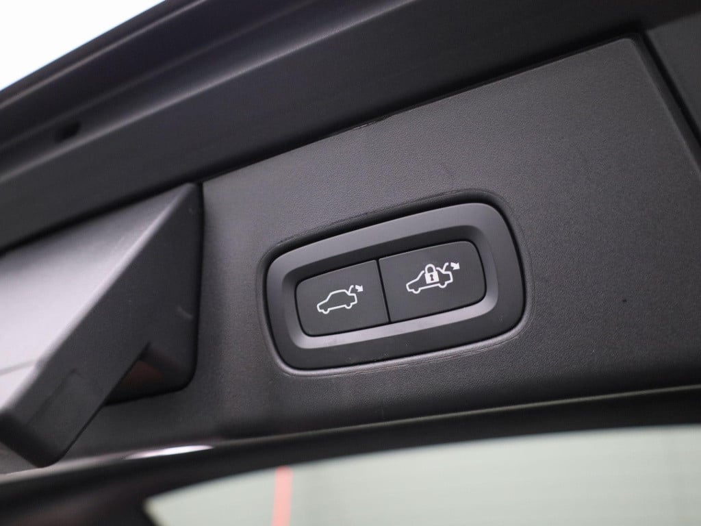 Volvo V90 2.0 b4 momentum business | automaat | navigatie | leder | apple c