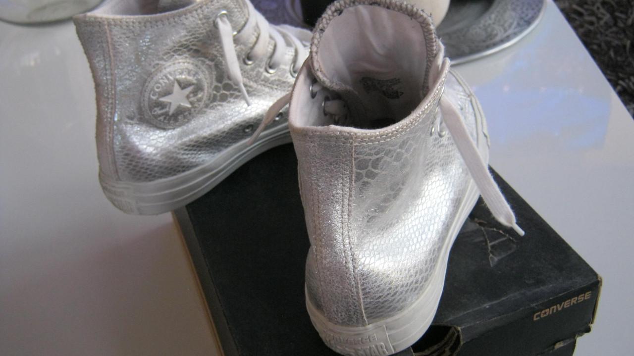 NIEUW CONVERSE MAAT 37 MOGEN WEG VOOR 40 EURO