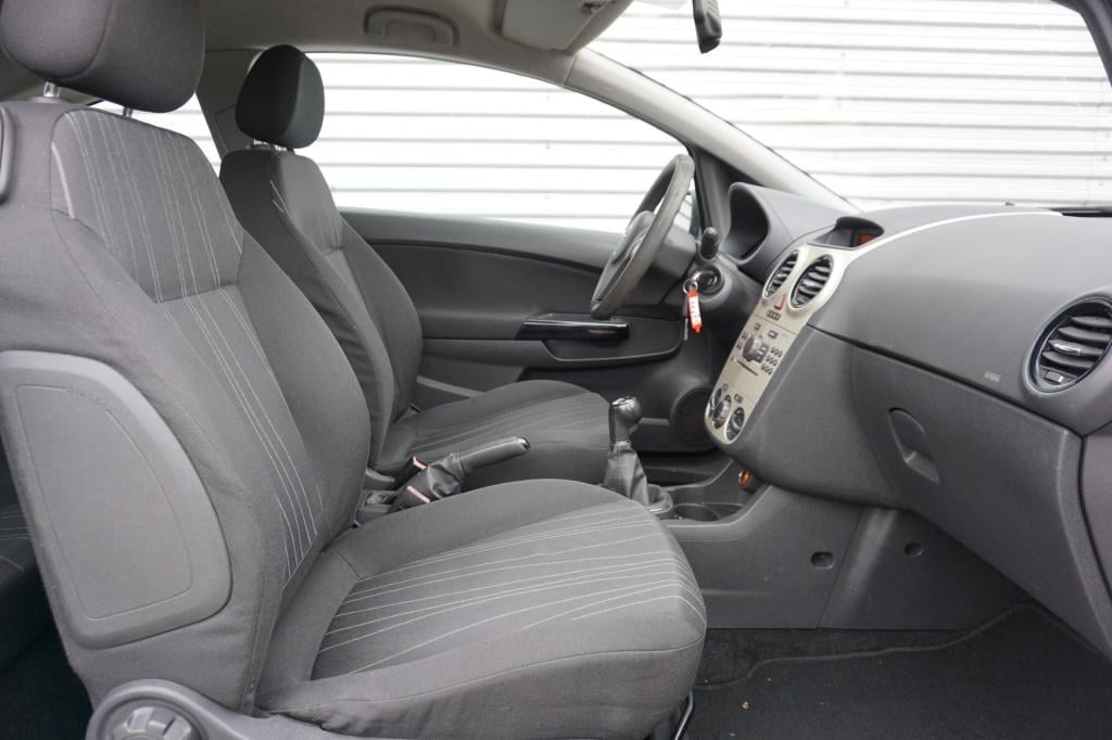 Opel Corsa 1.2-16v business airco / cruise / elektr. ramen / nap