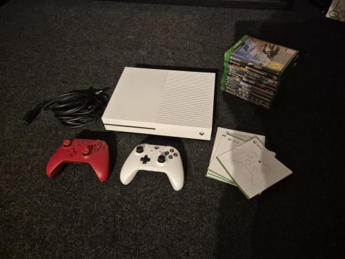 Xbox one S 1TB met games en 2 controllers