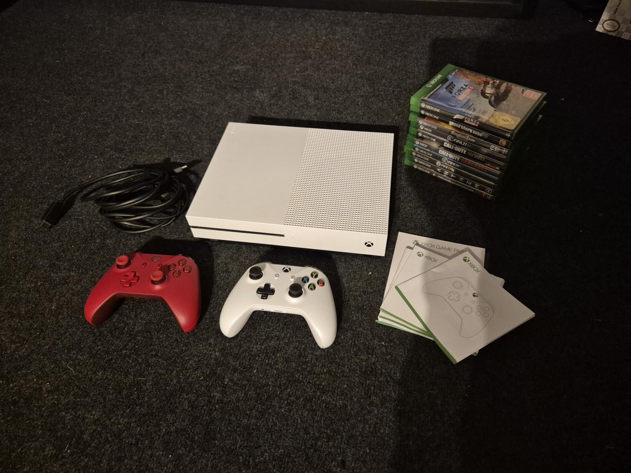 Xbox one S 1TB met games en 2 controllers