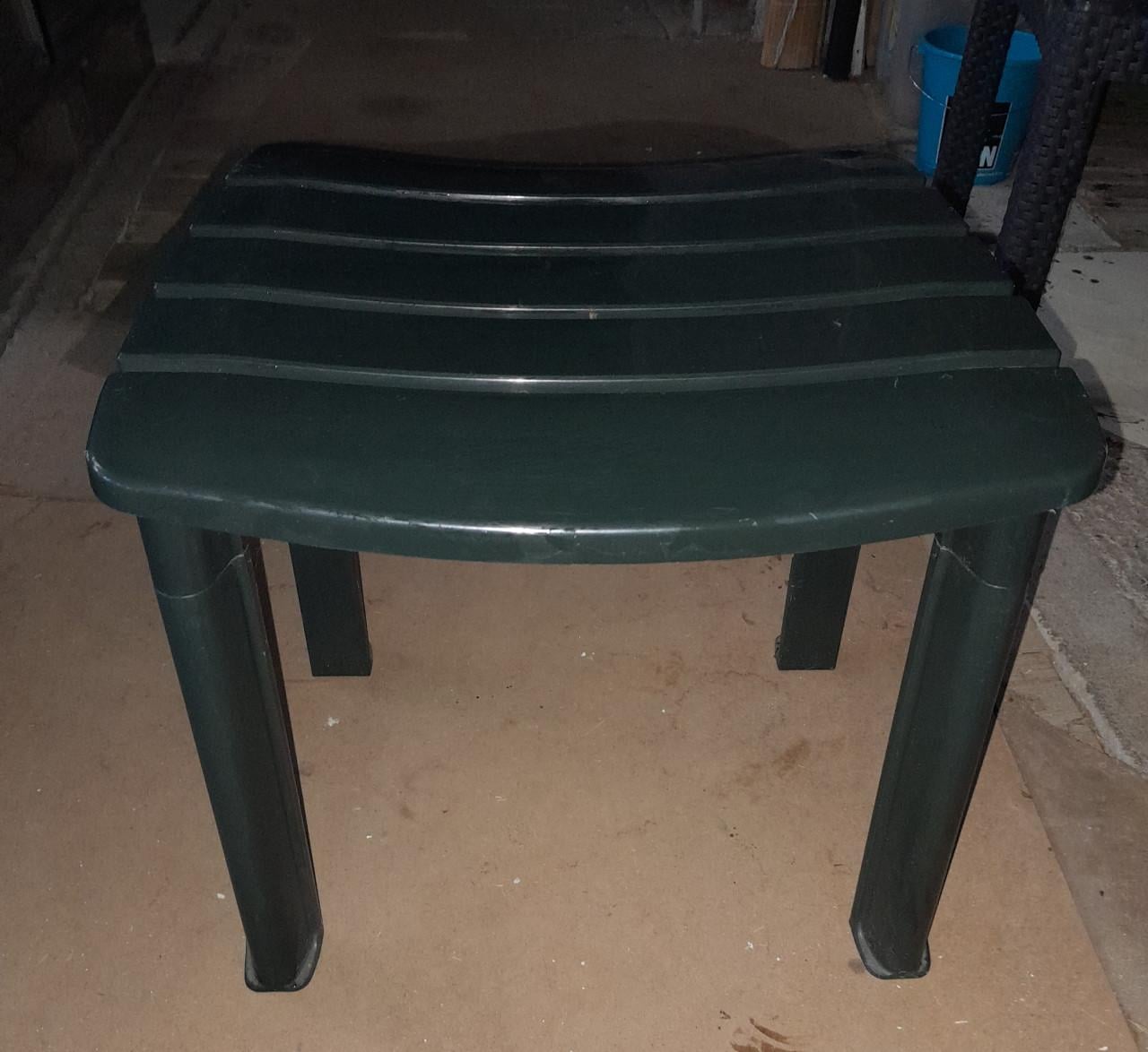 2x kunststof hocker
