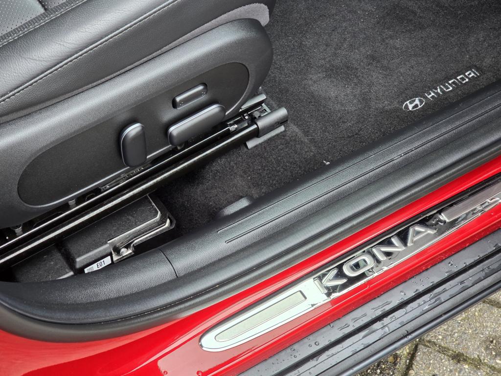 Hyundai Kona 1.6 gdi hev premium | camera | carplay | trekhaak | stoel/ stu